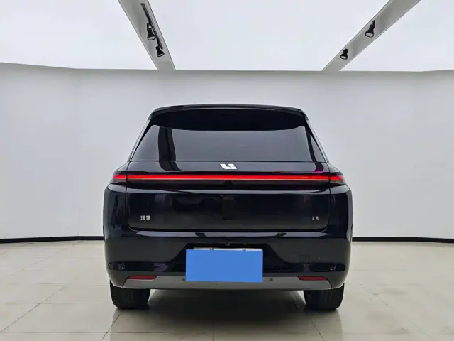 Li Auto L8 — Фото автомобиля 8