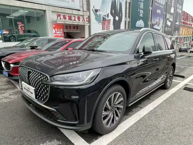 Фотография автомобиля — Lincoln Aviator