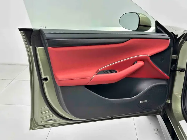 Xiaomi SU7 — Фото автомобиля 11