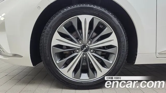 Kia K8 Hybrid — Фото автомобиля 5