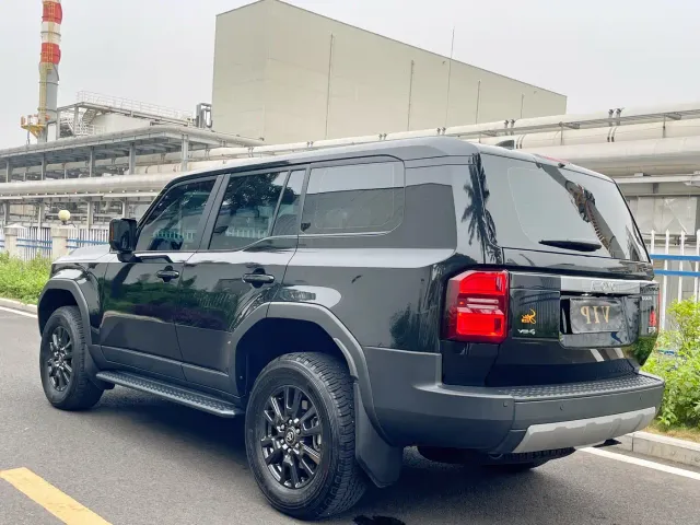 Toyota Prado — Фото автомобиля 10