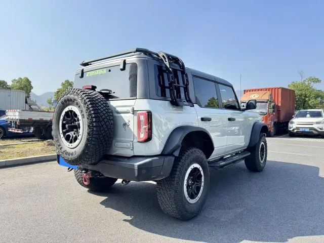 Ford Bronco — Фото автомобиля 3