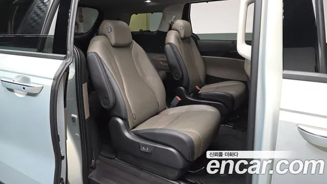 Kia Carnival — Фото автомобиля 17
