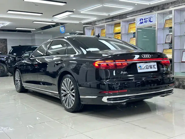 Audi A8 — Фото автомобиля 4