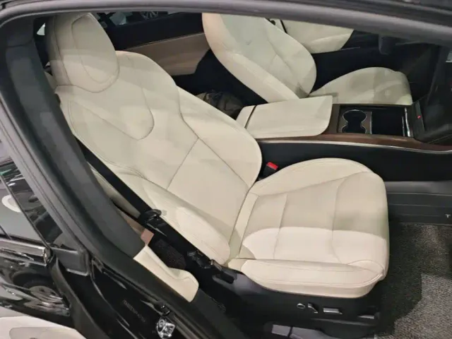 Tesla Model X — Фото автомобиля 24