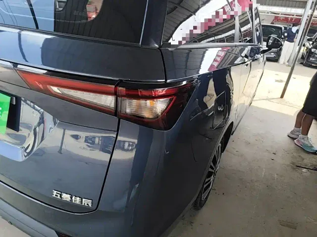 Wuling Jiachen — Фото автомобиля 7