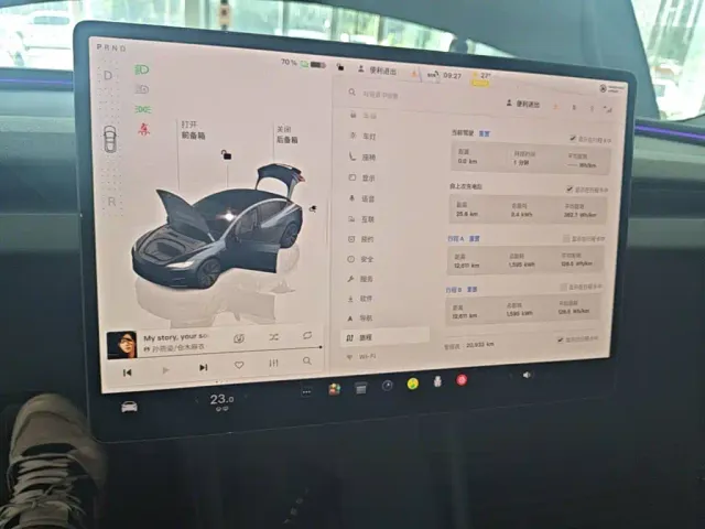 Tesla Model 3 — Фото автомобиля 12