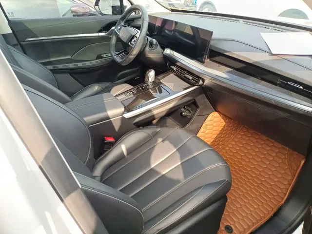 Roewe RX5 Max — Фото автомобиля 12