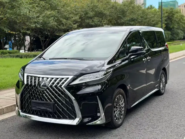 Фотография автомобиля — Lexus LM