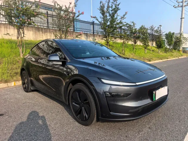 Фотография автомобиля — Tesla Model Y