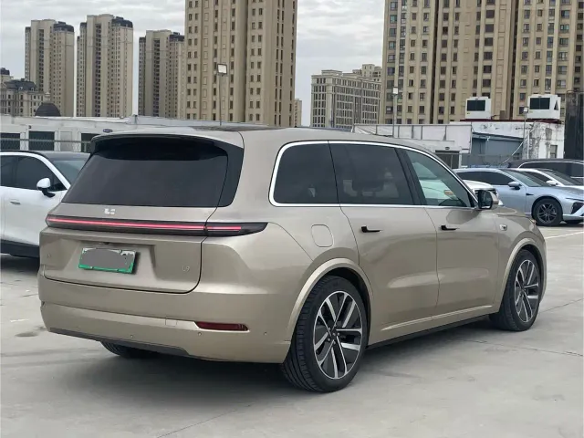 Li Auto L9 — Фото автомобиля 16