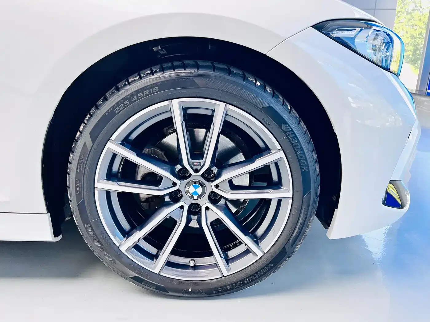 BMW BMW 3 Series 2023 320Li M Sport Package — Фото автомобиля 4