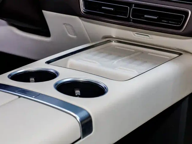 Li Auto MEGA — Фото автомобиля 16