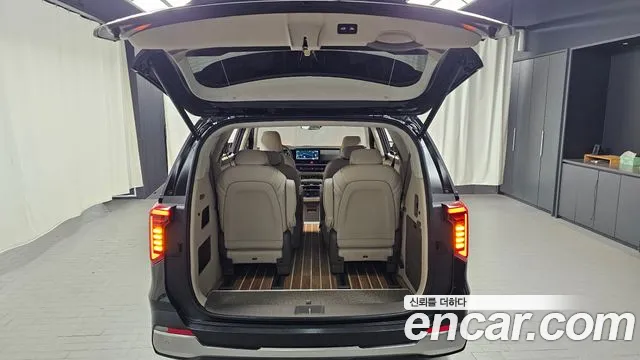 Kia Carnival Generation 4 — Фото автомобиля 24