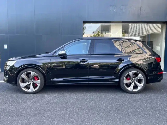 Audi SQ7 — Фото автомобиля 4
