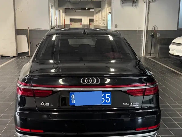 Audi A8 — Фото автомобиля 5