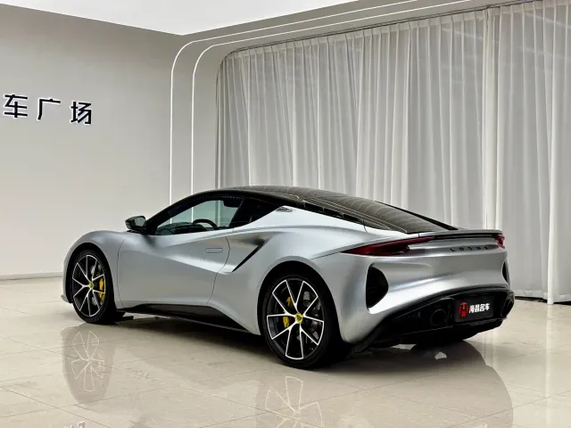 Lotus Emira — Фото автомобиля 15
