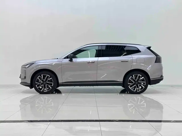 Volvo XC70 Plug-in Hybrid — Фото автомобиля 8