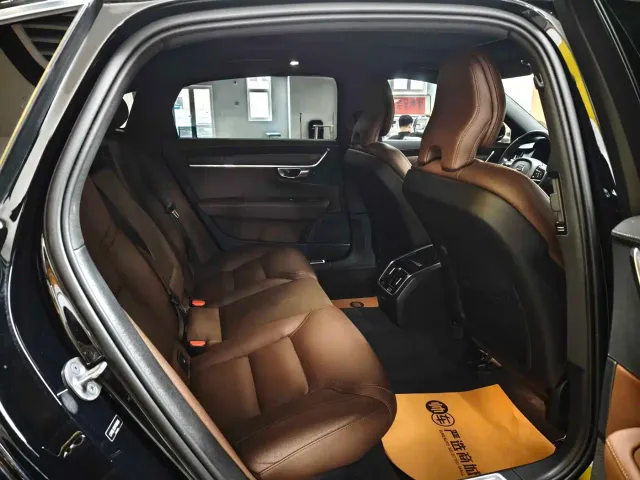 Volvo S90 — Фото автомобиля 10