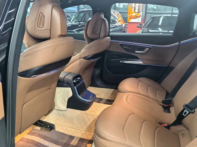 Mercedes-Benz E-Class — Фото автомобиля 12
