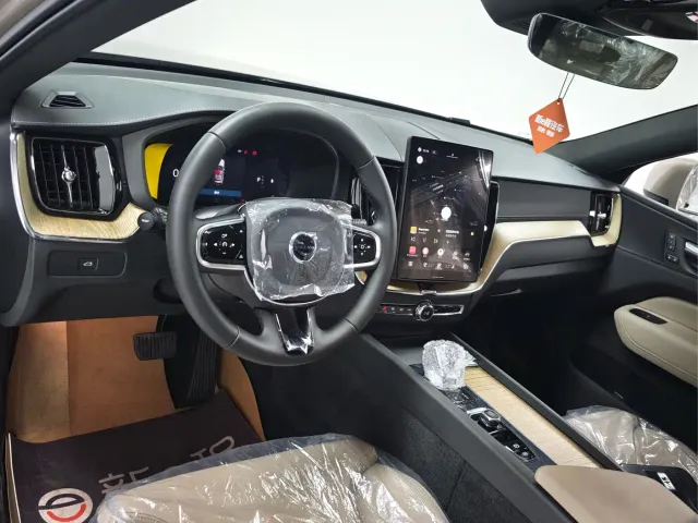 Volvo XC60 — Фото автомобиля 8