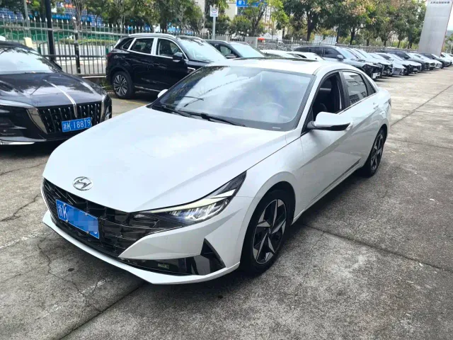 Фотография автомобиля — Hyundai Elantra