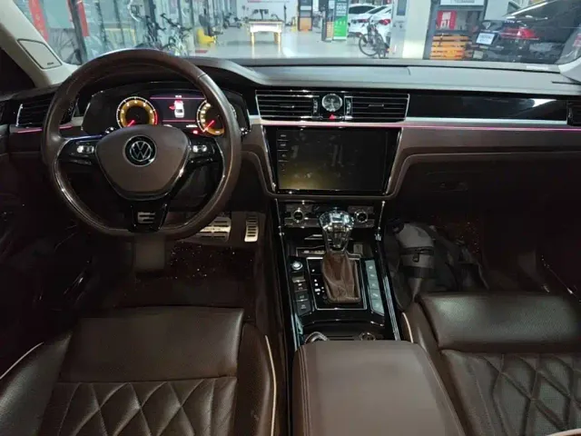 Volkswagen Phideon — Фото автомобиля 9