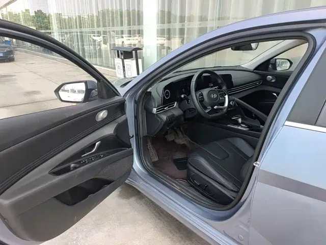 Hyundai Elantra — Фото автомобиля 15