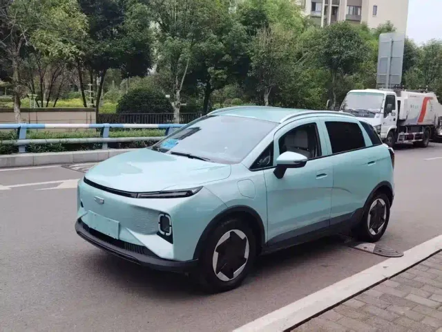 Фотография автомобиля — Geely Geometry E Firefly