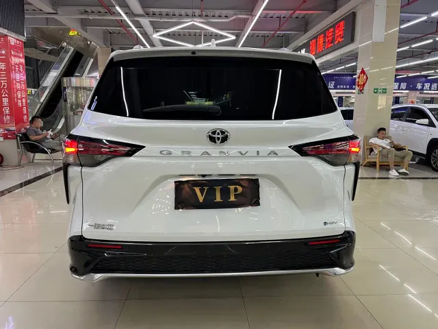 Toyota Granvia — Фото автомобиля 19