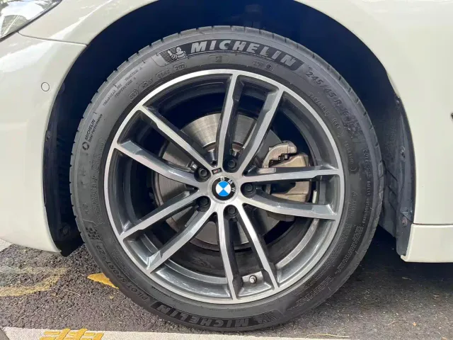 BMW 5 Series — Фото автомобиля 15