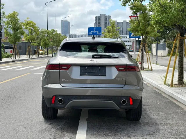 Jaguar E-PACE — Фото автомобиля 5
