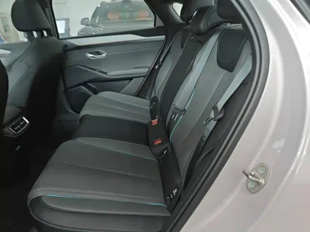 BYD Qin L — Фото автомобиля 16