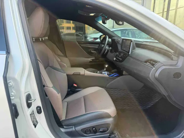 Lexus ES — Фото автомобиля 6