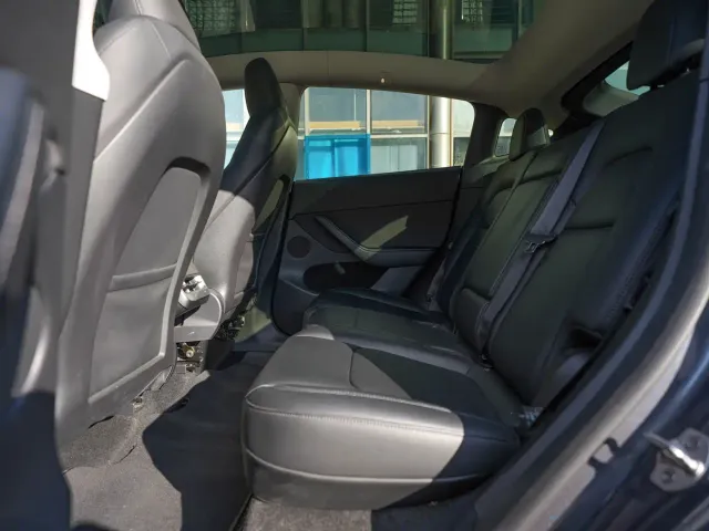 Tesla Model Y — Фото автомобиля 15