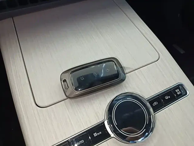 Geely Galaxy E8 — Фото автомобиля 8