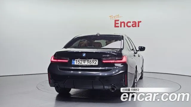 BMW 3-Series 3 серия (G20) 320i M Sport — Фото автомобиля 4