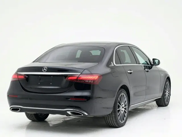 Mercedes-Benz E-Class — Фото автомобиля 4