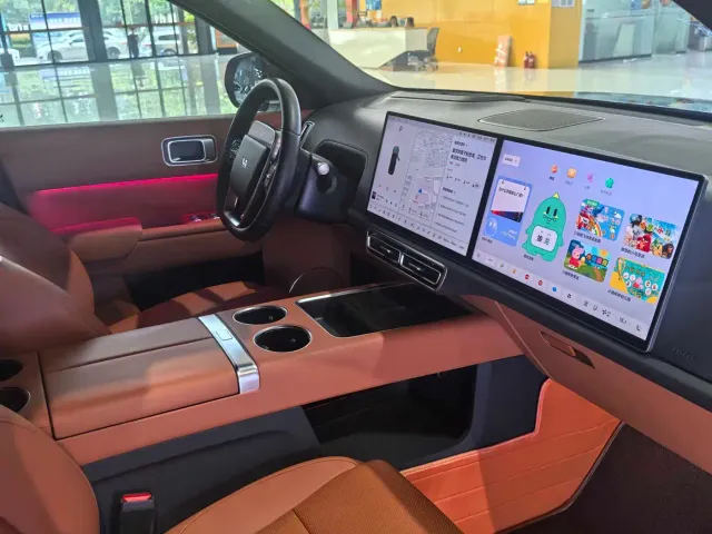 Li Auto L8 — Фото автомобиля 7