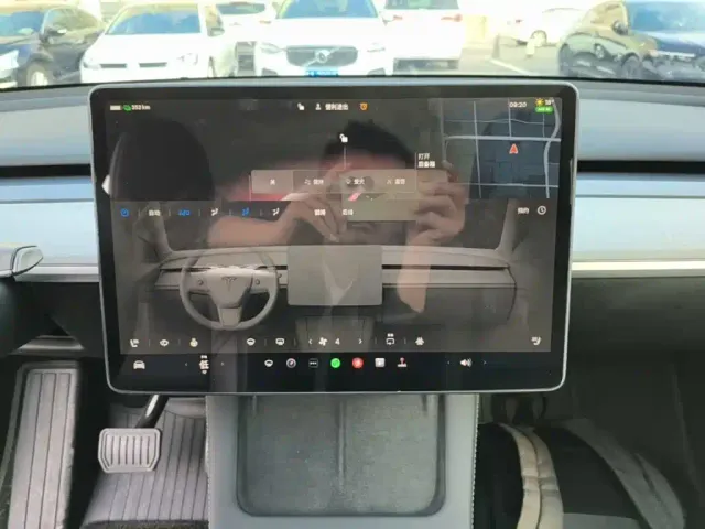 Tesla Model Y — Фото автомобиля 12