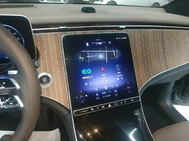 Mercedes-Benz EQE SUV — Фото автомобиля 12