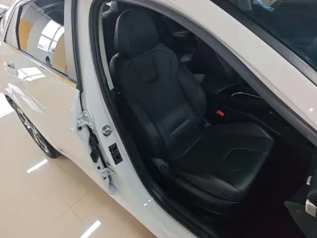 Hyundai Elantra — Фото автомобиля 24