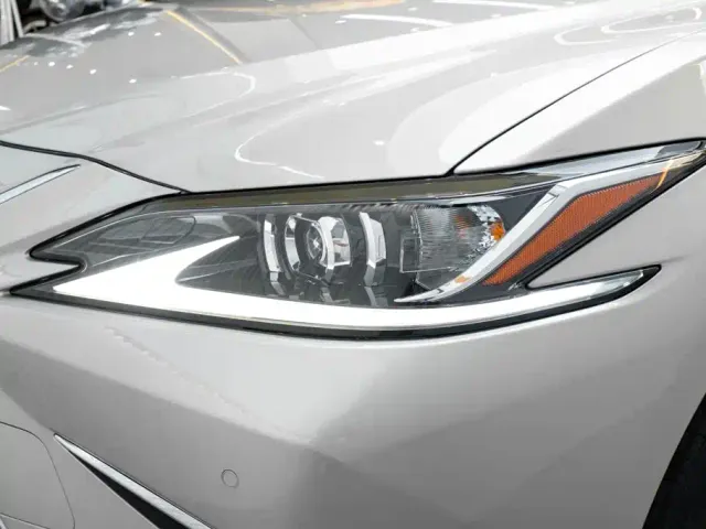 Lexus ES — Фото автомобиля 8