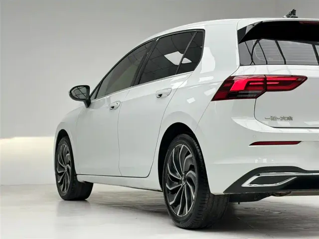 Volkswagen Golf — Фото автомобиля 10