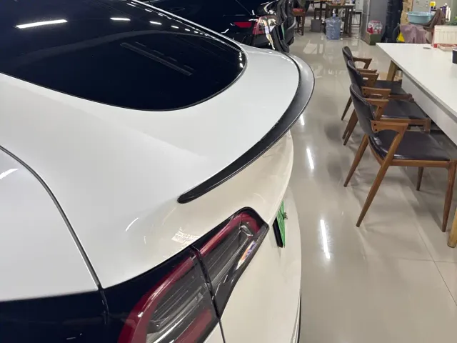 Tesla Model Y — Фото автомобиля 11