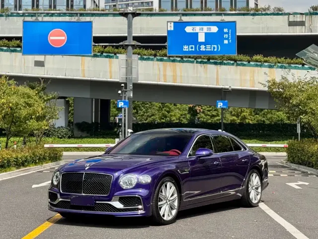 Bentley Flying Spur — Фото автомобиля 3