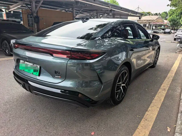BYD Han L — Фото автомобиля 15