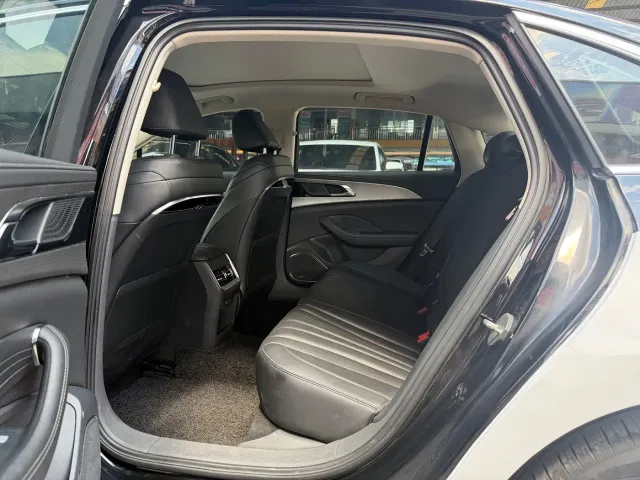 Hongqi H5 — Фото автомобиля 5