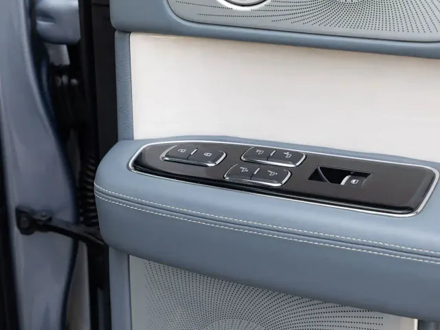 Lincoln Navigator — Фото автомобиля 19
