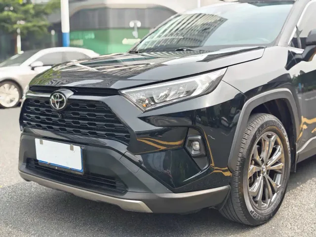 Toyota RAV4 — Фото автомобиля 23